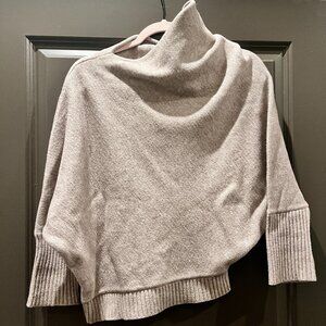 Asymmetrical Sweater in Excellent Condition; Thick material for the winter